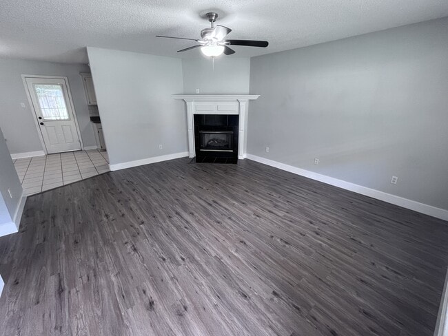 Building Photo - 33 Shaded Oaks Dr