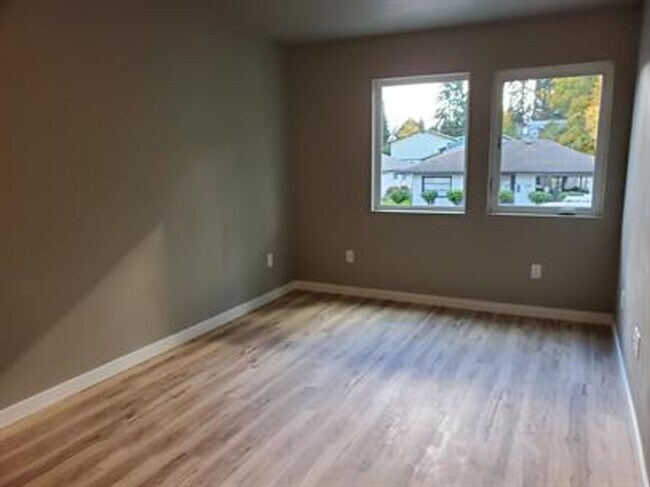 Building Photo - 3 Bedroom 2.5 Bath in Tumwater