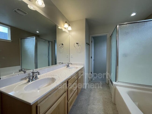 Building Photo - 1307 Yosemite Dr