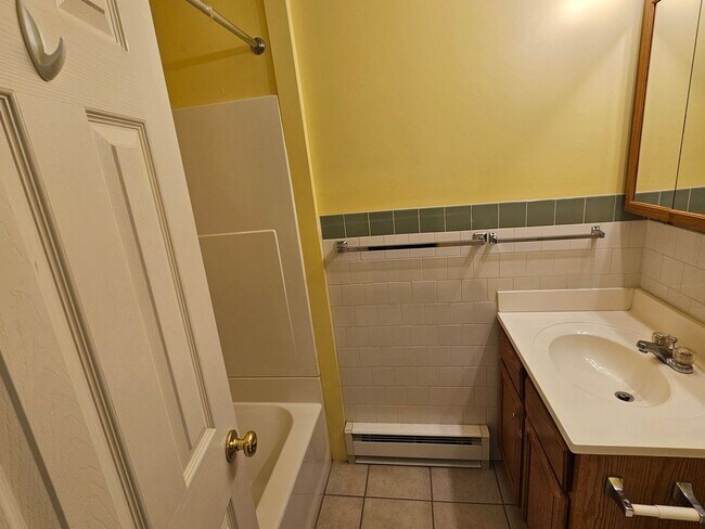 Building Photo - 108 N Main St