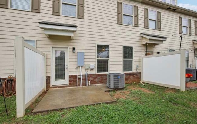 Building Photo - 3927 Cannonsgate Ln