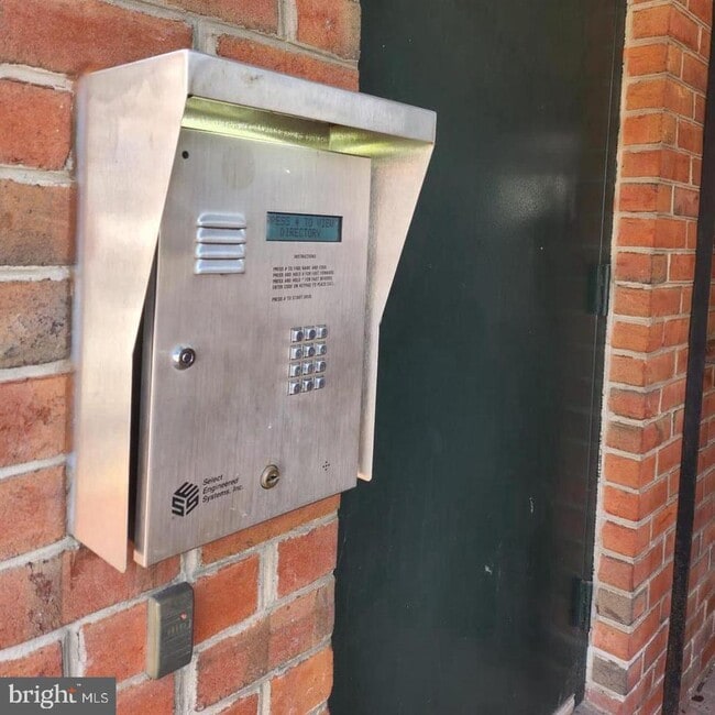 Building Photo - 10 W All Saints St