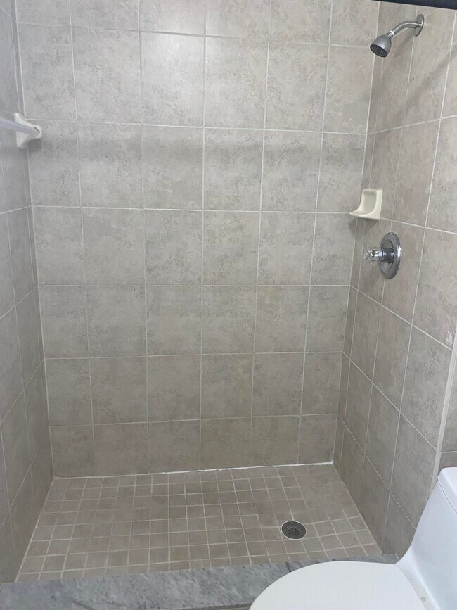 Building Photo - 2217 Flower Tree Cir