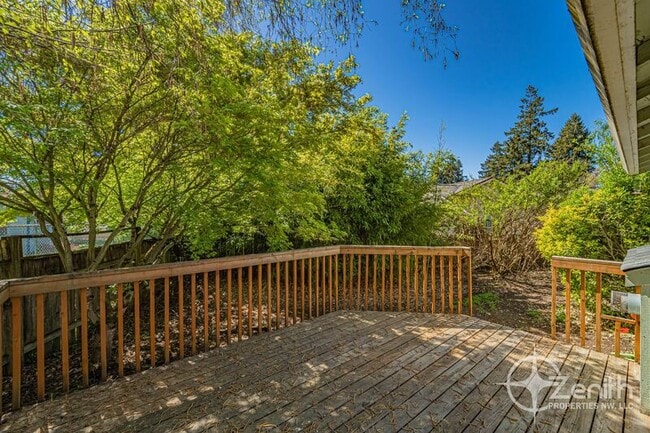 Building Photo - 2819 NE 54th St