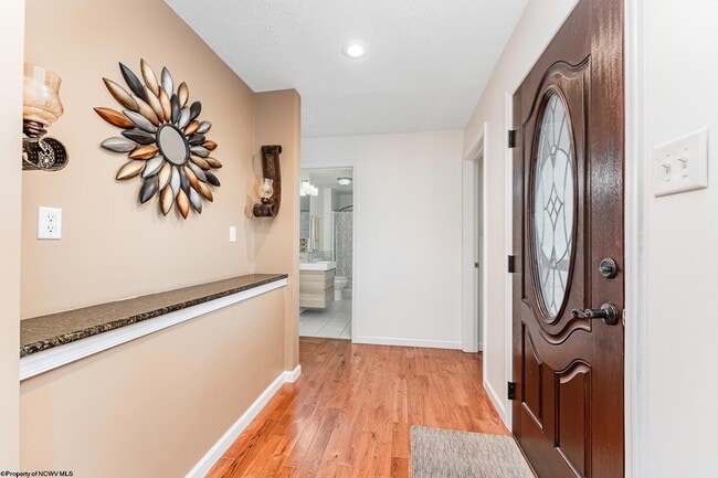 Building Photo - 670 Killarney Dr