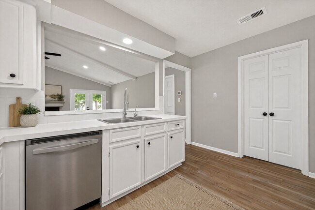 Building Photo - 12079 Maverick Dr