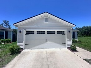 Building Photo - Gorgeous 4-Bedroom Home with Granite Counters & 2-Car Garage