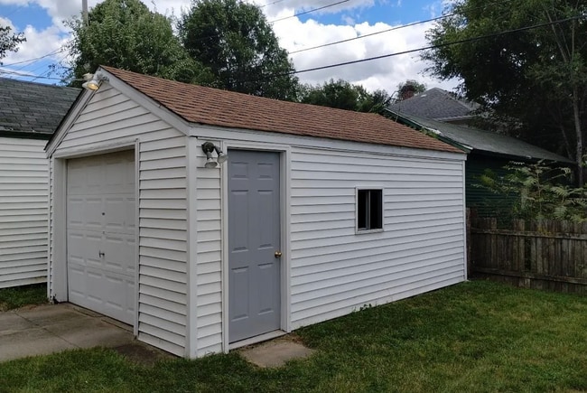 Building Photo - 1140 E Dayton St