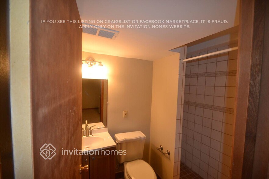 Building Photo - 7818 Hampshire Cir N
