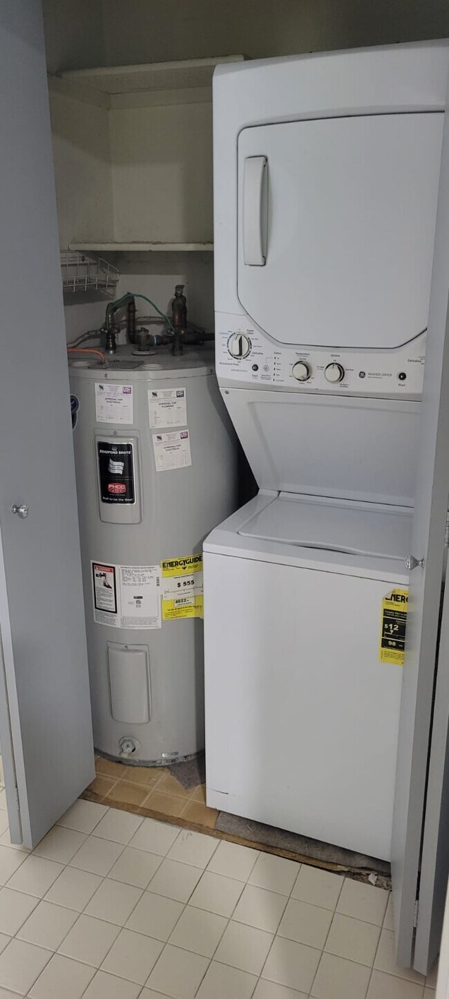 Building Photo - 1811 Ravens Crest Dr