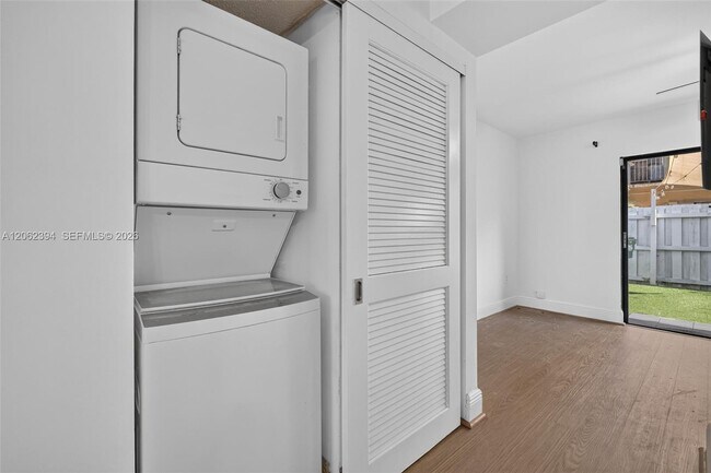 Building Photo - 10206 SW 77th Ct