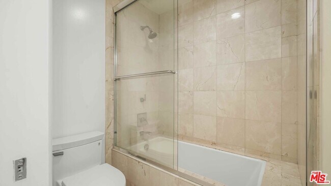 Building Photo - 10724 Wilshire Blvd