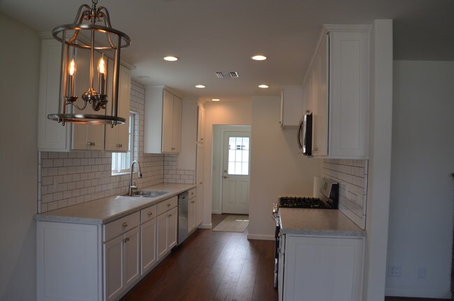 Building Photo - 22126 Del Valle St
