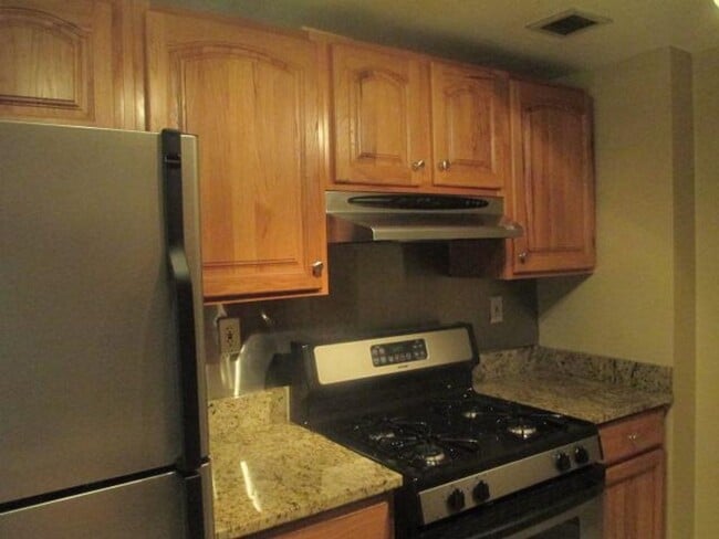 Building Photo - Luxury 2 bed