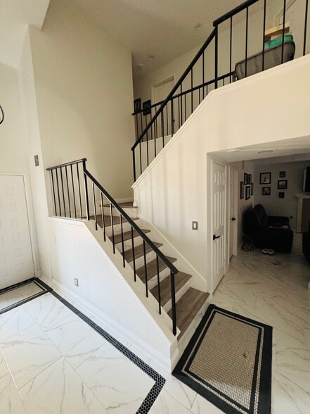 Building Photo - 13661 Kings Canyon Ct