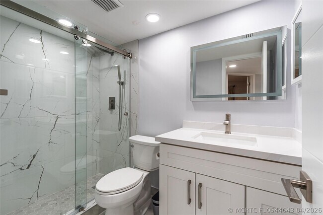 Building Photo - 9523 S Hollybrook Lake Dr