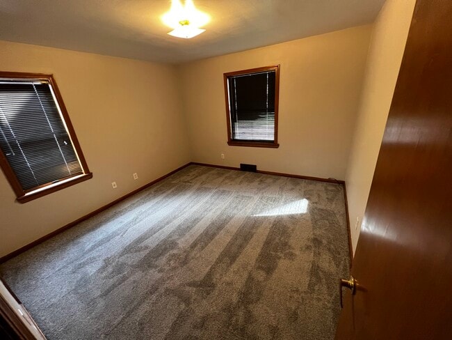 Building Photo - 7417 Kenilworth Ave