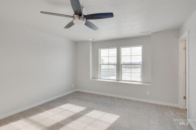 Building Photo - 5820 W Striker Ln