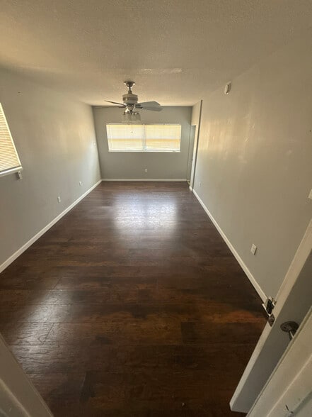 Primary Photo - 942 Chace Ln NE