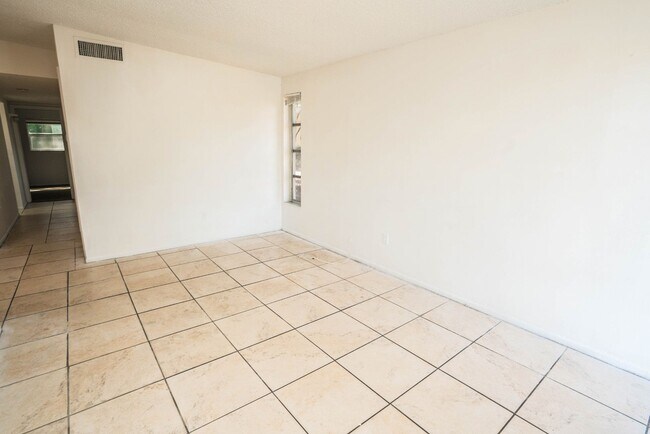 Building Photo - 8707 N Mandarine Pl