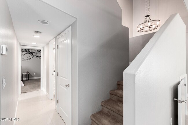 Building Photo - 2644 E Sylvia St