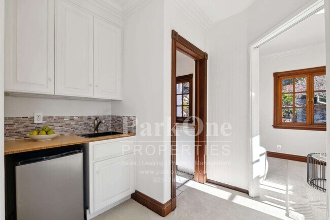 Building Photo - Short term, furnished possible for this magnificent home.