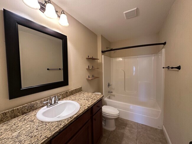 Building Photo - 516 Grand Ridge Dr