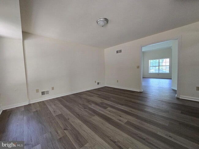 Building Photo - 1417 S Farmview Dr
