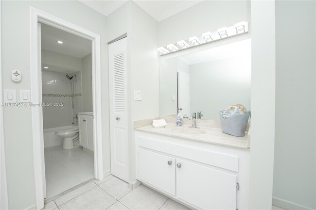 Building Photo - 10945 SW 113th Pl