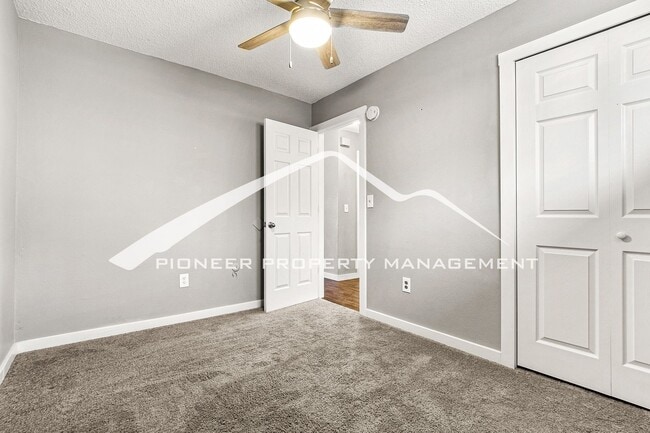 Building Photo - Spacious Half Duplex with Fenced Yard and Washer/Dryer