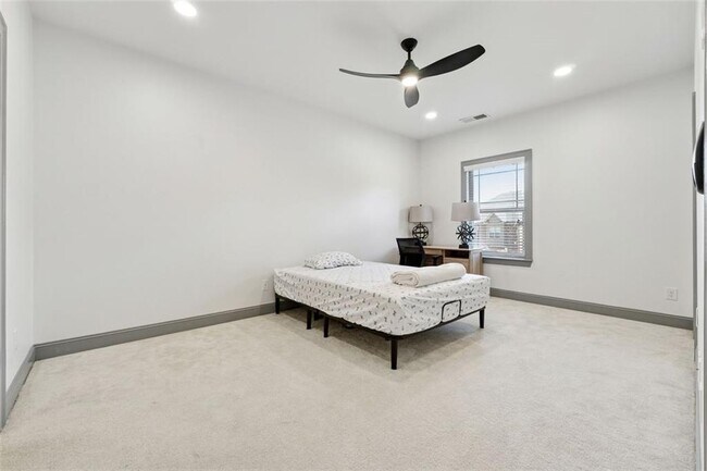 Building Photo - 4530 Point Rock Dr