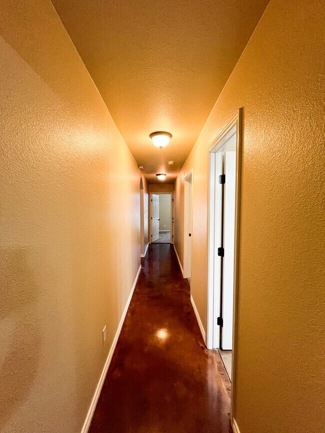 Building Photo - Available 7/16/2025 Beautiful 1 story, 4 b...