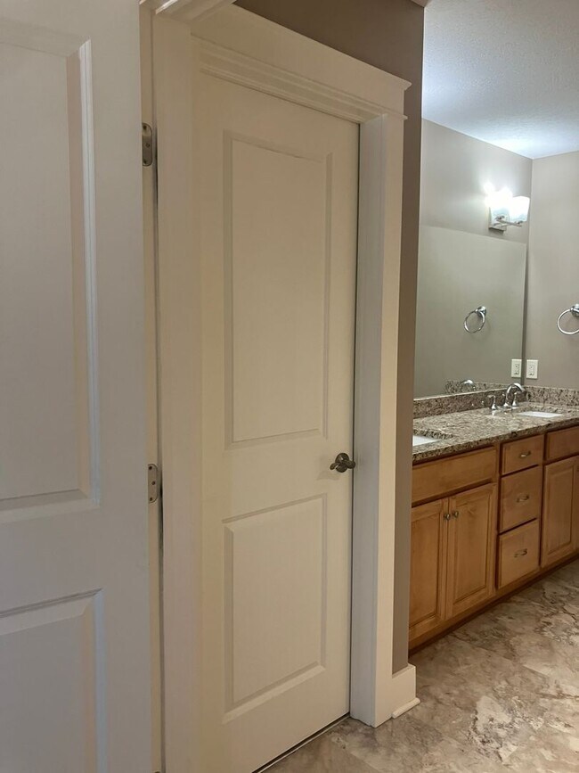 Building Photo - Maintenance free 3 bedroom 2.5 bath home in Stow
