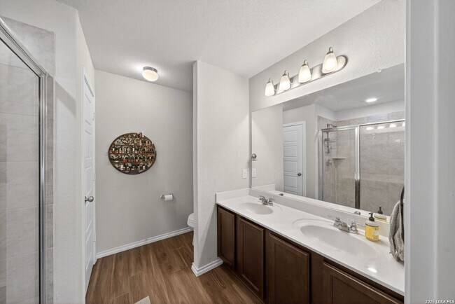 Building Photo - 4 Bedroom/2.5 Bath Summerhill Subdivision