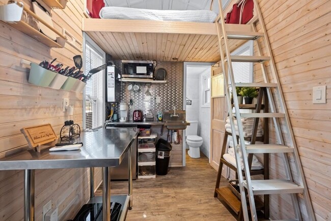 Building Photo - 414 Charles Pl