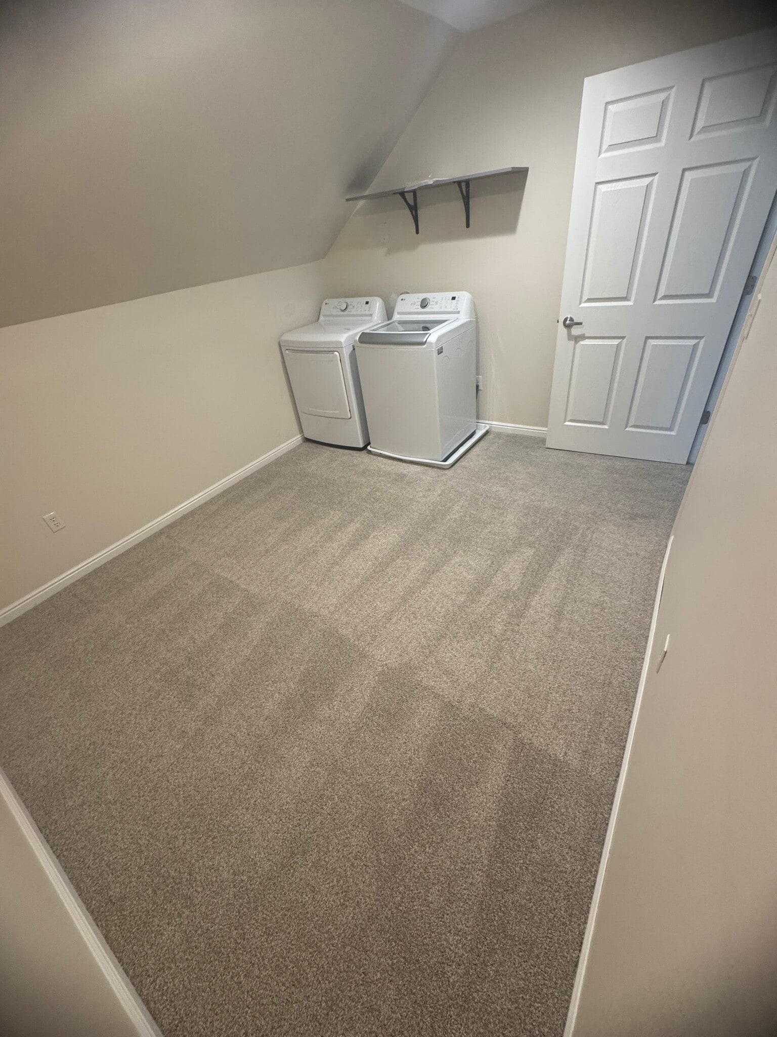 Laundry Room - 5000 S Lincoln St