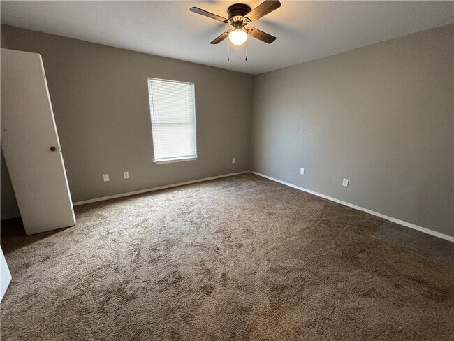 Building Photo - 1368 E Sequoyah Ct