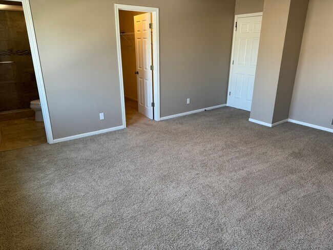 Building Photo - 2717 Bristol Dr