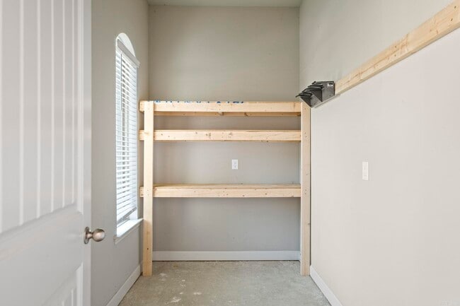 Building Photo - 9541 Oak Forest Ln
