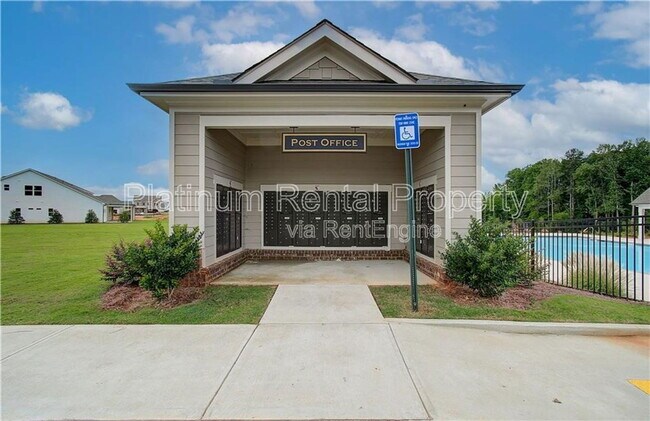 Building Photo - 4579 Silver Oak Dr SW