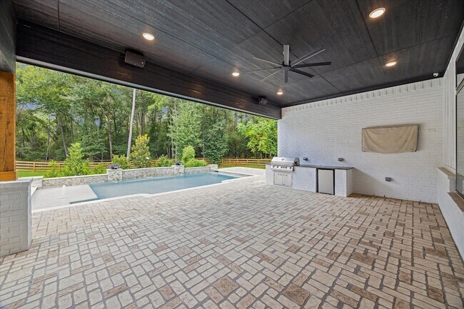 Building Photo - 19414 Whispering Grove