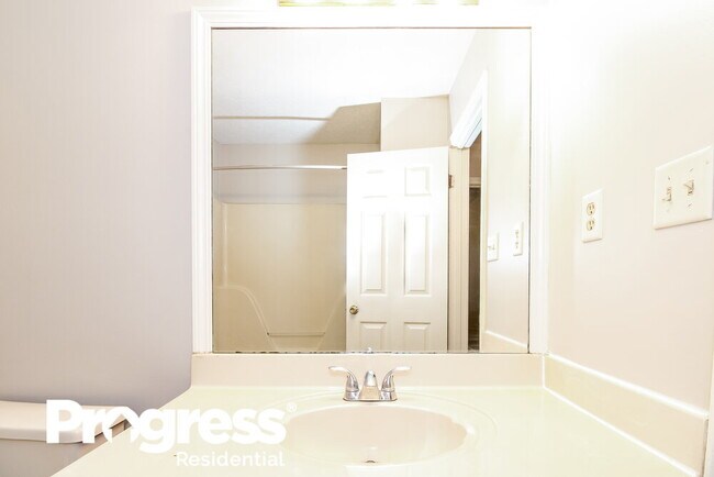 Building Photo - 5715 Riverhead Ave