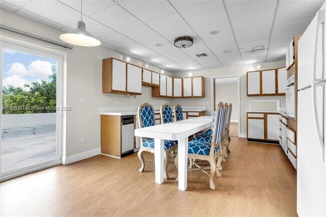 Building Photo - 14820 Naranja Lakes Blvd