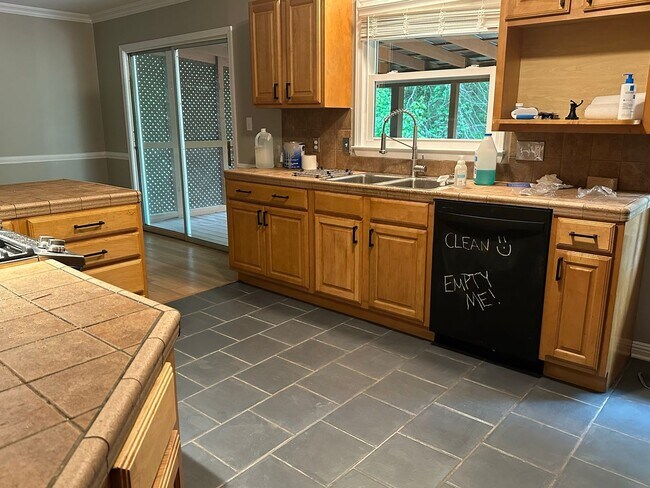 Building Photo - 11 Mountian Brook Rd.