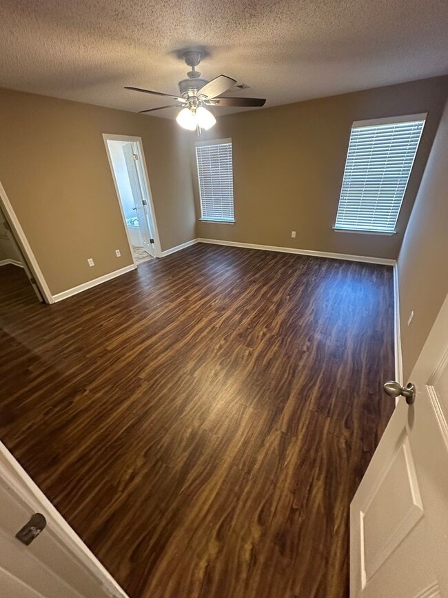 Building Photo - 105 Willow Point Dr