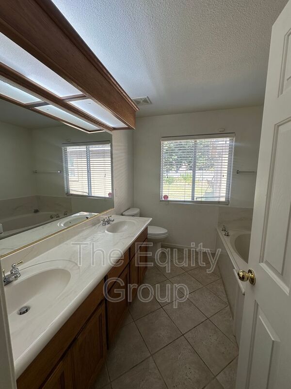 Building Photo - 2409 N Linda Vista St