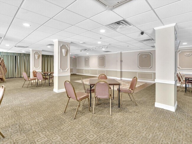 Building Photo - 9470 Poinciana Pl
