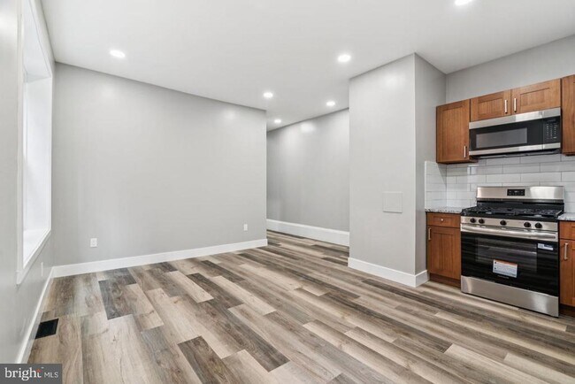 Building Photo - 4824 Sansom St