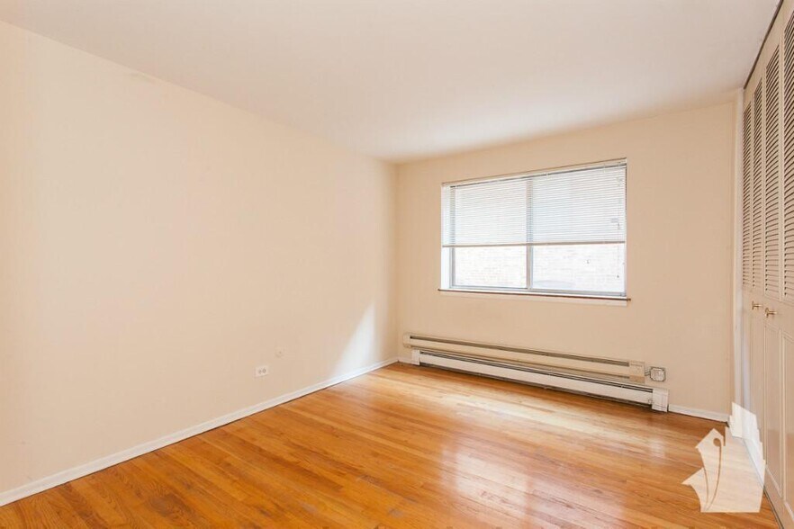 Building Photo - 655 W Wrightwood Ave