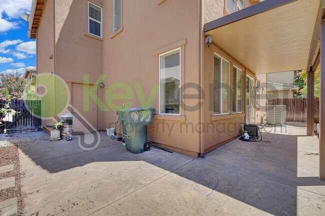 Building Photo - 973 Courtyards Loop